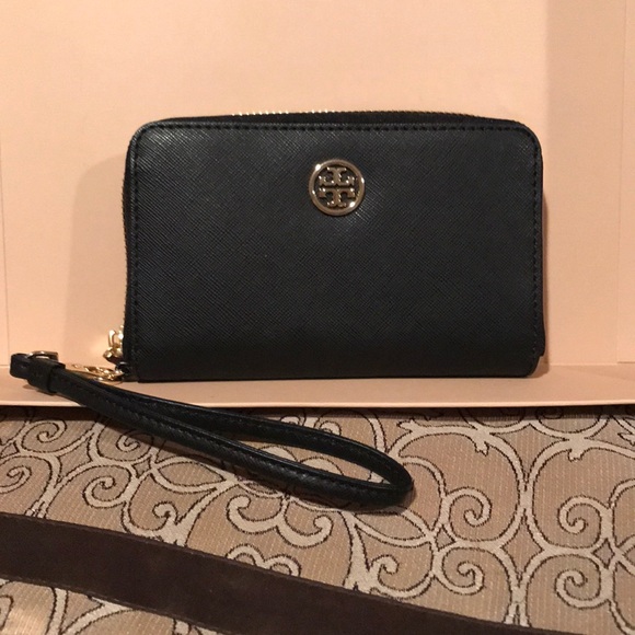 Tory Burch Handbags - Tory Burch Robinson Wristlet